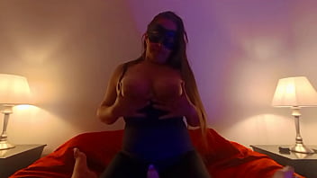 Madrastra cachonda folla con su afortunado hijastro cuando estan a solas en casa 3