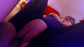 Madrastra cachonda folla con su afortunado hijastro cuando estan a solas en casa 3