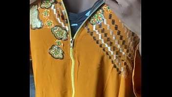 Qui vient m’aider à masser ma grosse poitrine