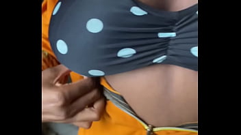 Qui vient m’aider à masser ma grosse poitrine