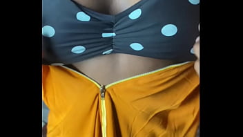 Qui vient m’aider à masser ma grosse poitrine