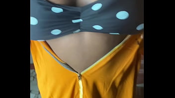 Qui vient m’aider à masser ma grosse poitrine