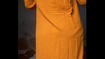 Qui vient m’aider à masser ma grosse poitrine