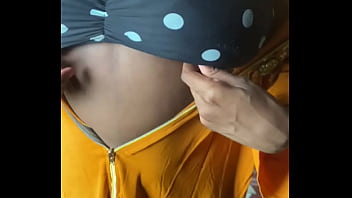 Qui vient m’aider à masser ma grosse poitrine