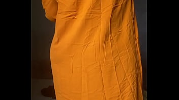 Qui vient m’aider à masser ma grosse poitrine