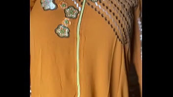 Qui vient m’aider à masser ma grosse poitrine