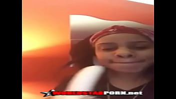 11248 she makes banana disappear