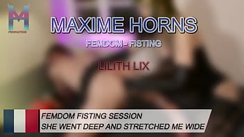 Elle m’a regardé droit dans les yeux pendant qu’elle m’ouvrait avec sa main lix sait exactement comment