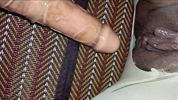 หีฉีกเพราะควยทั้งสองที่แหย่เข้ารูแตดของเธอพร้อมกัน