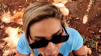 She loves to show off and when she has the opportunity to give her ass in forbidden places her desire gets even greater and she even pees after cumming complete in premium vagninho e luna oliveira