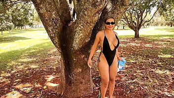 She loves to show off and when she has the opportunity to give her ass in forbidden places her desire gets even greater and she even pees after cumming complete in premium vagninho e luna oliveira