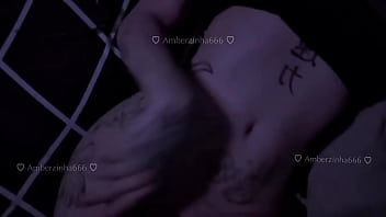 Safadinha a noite e querendo fazer mais tatuagens