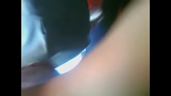 Bajo falda en la ruta