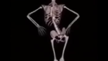 Mulher deliciosa da capa em ladrão com a buceta Mulher deliciosa da capa em ladrão com a buceta