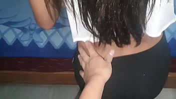 Mi hijastra sola en su habitacion pero nos interrumpen