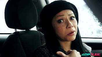 Follando con un desconocido en la carretera adptube