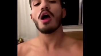 Novinho Sentando Com Vontade De Piroca thumbnail