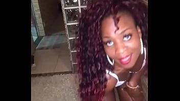 Olhos que encanta e convida pra estarmos cada vez mais próximos vem