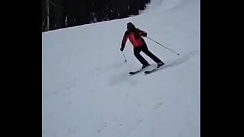 I’m having a blast skiing in mammoth i did 28 miles on day 1 time for day 2 ️catch me if you can