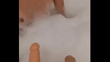 Сосалка членов умеет завести