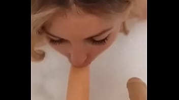 Сосалка членов умеет завести