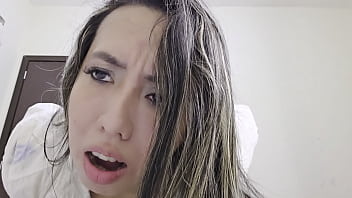 Castigo a mi hijastra culona por pervertida y me le follo su rico coño hasta correrme en él