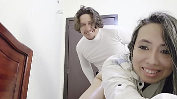 Castigo a mi hijastra culona por pervertida y me le follo su rico coño hasta correrme en él