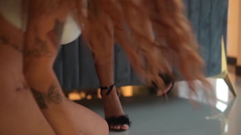 I find my roommie having virtual sex with her boyfriend and i manage to seduce her until we fuck