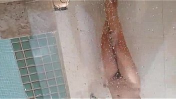 Esposa tomando banho