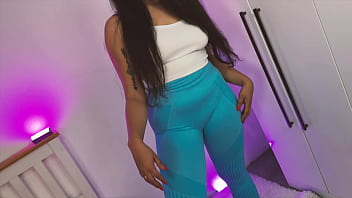 Experimentando calças leggings de academia raissa conte