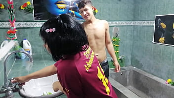 Lo hago correrse en mi boca