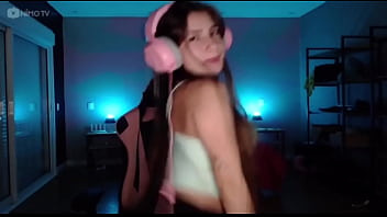 Julieta gostosa dançando muito peituda