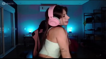 Julieta gostosa dançando muito peituda