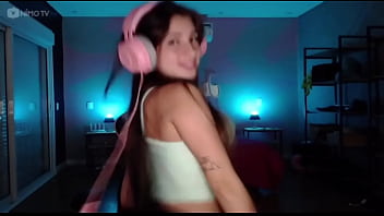 Julieta gostosa dançando muito peituda