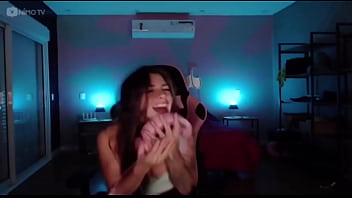 Julieta gostosa dançando muito peituda