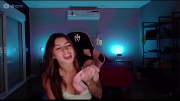 Julieta gostosa dançando muito peituda