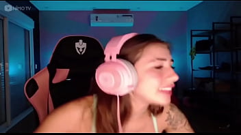 Julieta gostosa dançando muito peituda