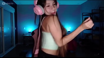 Julieta gostosa dançando muito peituda