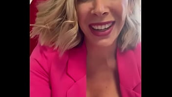 Un petit coucou en direct ce vendredi de mon bureau je suis une secrétaire à