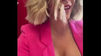 Un petit coucou en direct ce vendredi de mon bureau je suis une secrétaire à