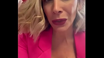 Un petit coucou en direct ce vendredi de mon bureau je suis une secrétaire à