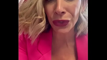 Un petit coucou en direct ce vendredi de mon bureau je suis une secrétaire à