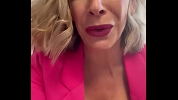 Un petit coucou en direct ce vendredi de mon bureau je suis une secrétaire à