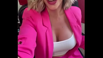 Un petit coucou en direct ce vendredi de mon bureau je suis une secrétaire à