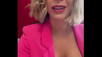 Un petit coucou en direct ce vendredi de mon bureau je suis une secrétaire à