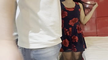 Chamei um eletricista para arrumar meu chuveiro o serviço ficou muito bom dei uma rapidinha com ela antes do meu marido chegar