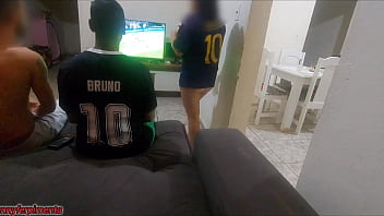 Fiz sexo com amigo do meu marido por causa de uma aposta fiquei com tesão e acabei fazendo dp com os dois