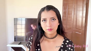 Descubrí el of de mi hermanastra y ella hará cualquier cosa para mantenerlo en secreto