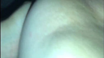 Esposa sendo compartilhada com desconhecido e tomando uma gozada dentro da buceta