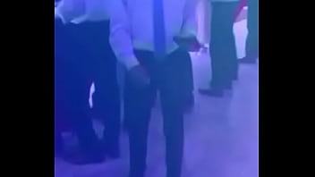 El ayuwoki negro bailando